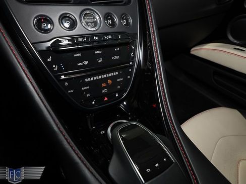 Used 2022 Aston Martin DBS Superleggera image 30