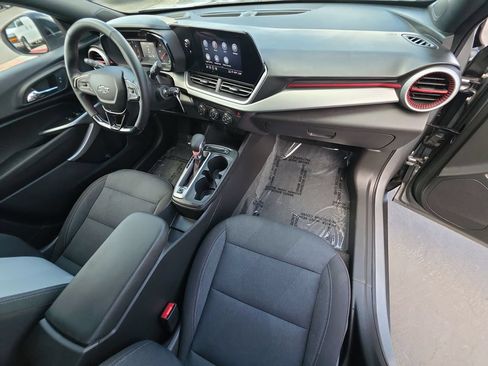 Used 2024 Chevrolet Trax RS FWD image 29