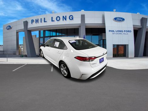 Used 2021 Toyota Corolla LE FWD image 3