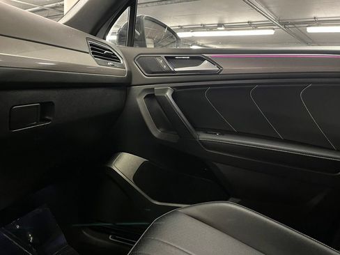 Certified 2022 Volkswagen Tiguan SE R-Line FWD image 31
