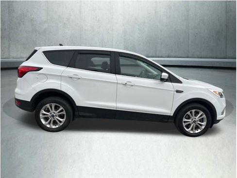 Used 2019 Ford Escape SE image 8