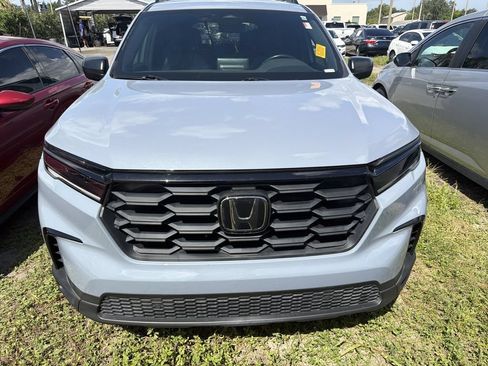 Used 2023 Honda Pilot Sport image 3
