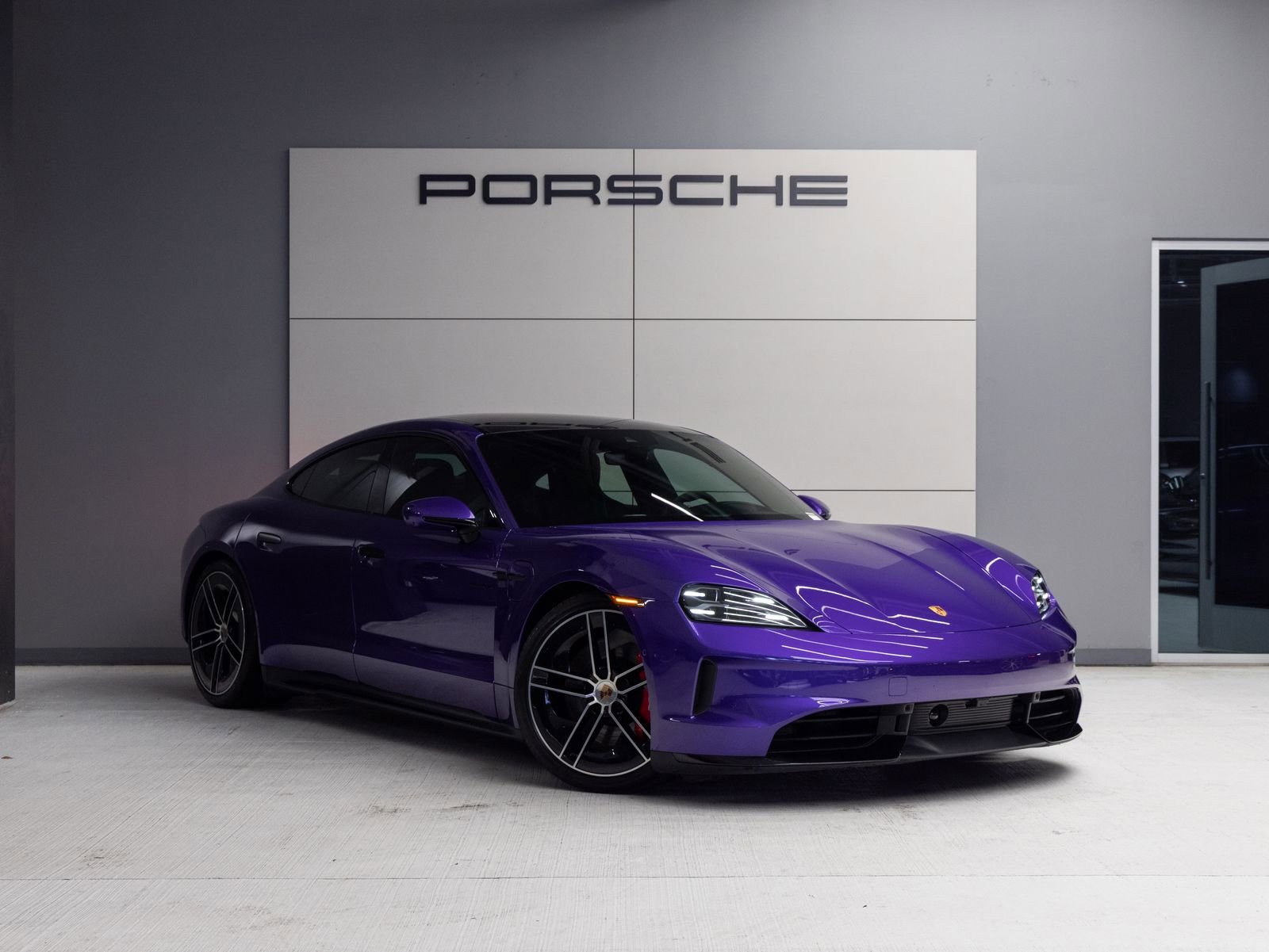 Used 2025 Porsche Taycan GTS AWD/4WD image 9