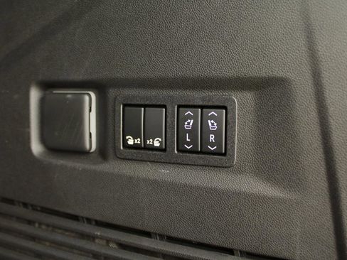 Used 2022 Chevrolet Tahoe Z71 w/ Luxury Package image 38