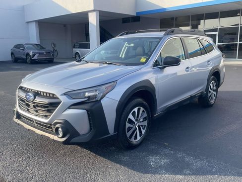 Used 2025 Subaru Outback AWD/4WD image 10