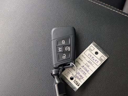 Used 2021 Volkswagen Atlas SE w/ Panoramic Sunroof Package FWD image 39