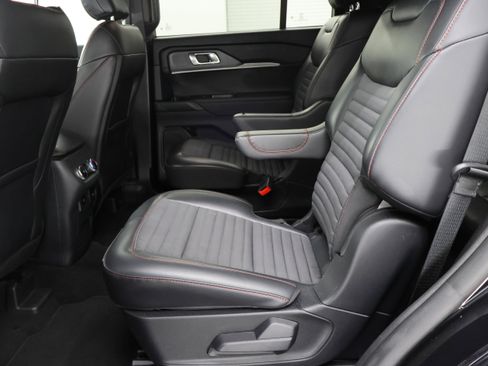 Used 2025 Ford Explorer ST-Line image 9