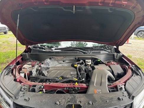 Used 2025 Chevrolet Trax LT FWD image 34