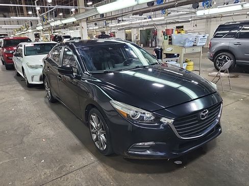 Used 2018 MAZDA MAZDA3 Touring FWD image 3