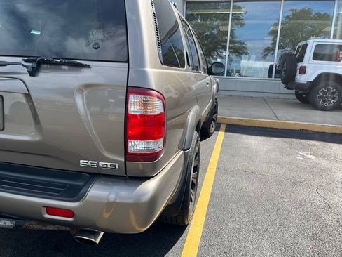 Used 2001 Nissan Pathfinder SE AWD/4WD image 9