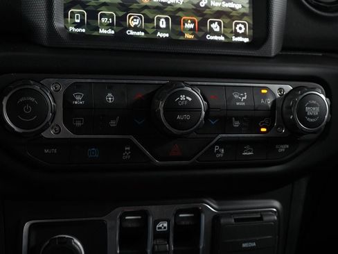 Used 2023 Jeep Wrangler Unlimited Sahara AWD/4WD image 21