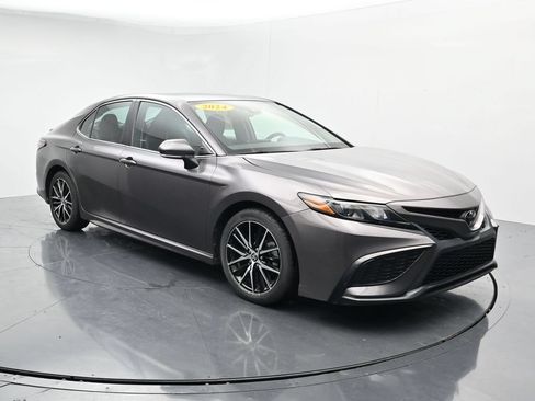 Used 2024 Toyota Camry SE FWD image 2