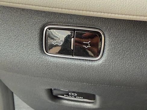 Used 2025 Lincoln Navigator L Reserve AWD/4WD image 8