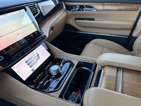 Used 2024 Jeep Grand Wagoneer Series III image 26