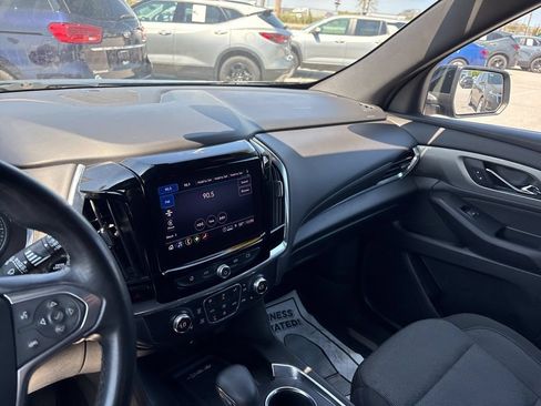 Used 2023 Chevrolet Traverse LT FWD image 30