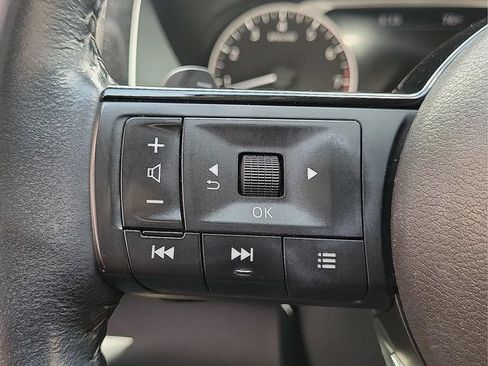 Used 2022 Nissan Pathfinder SL FWD image 25