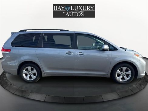 Used 2012 Toyota Sienna LE image 5