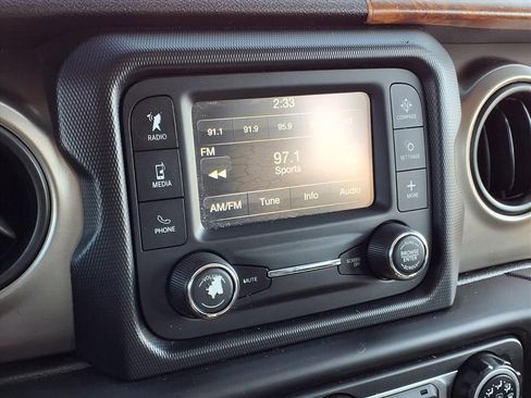 Used 2018 Jeep Wrangler Unlimited Sport image 13