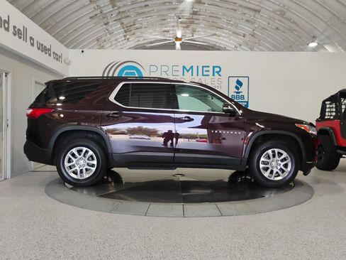 Used 2021 Chevrolet Traverse LT FWD image 24
