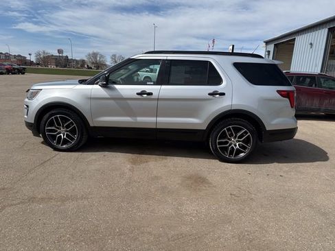 Used 2019 Ford Explorer Sport w/ Equipment Group 401A image 8