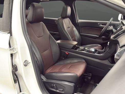 Used 2020 Ford Edge Titanium w/ Equipment Group 301A AWD/4WD image 23