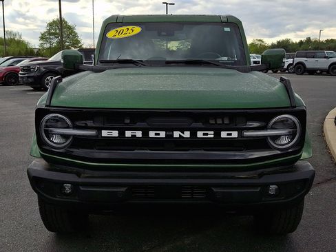 Used 2025 Ford Bronco Outer Banks AWD/4WD image 2
