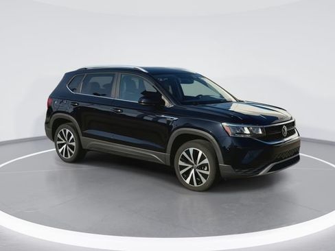 Used 2022 Volkswagen Taos SE FWD image 3