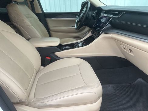 Used 2021 Jeep Grand Cherokee L Limited w/ Luxury Tech Group II image 17