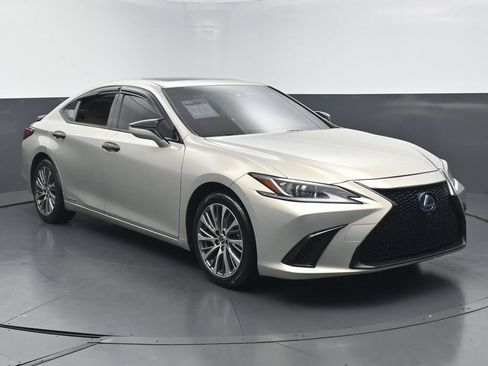 Used 2019 Lexus ES 300h w/ Premium Package FWD image 3