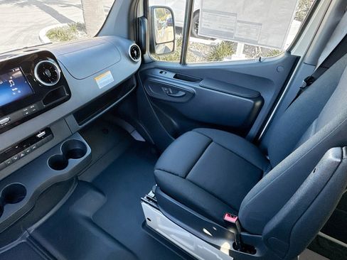 New 2025 Mercedes-Benz Sprinter 2500 image 22
