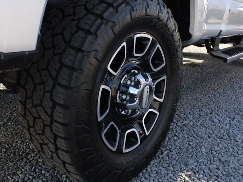 Used 2017 Ford F250 XLT w/ XLT Premium Package image 11