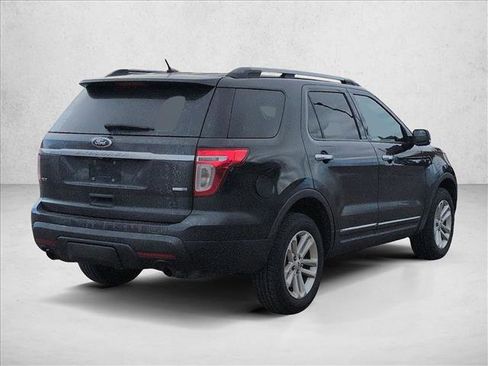Used 2015 Ford Explorer XLT w/ Equipment Group 202A image 5