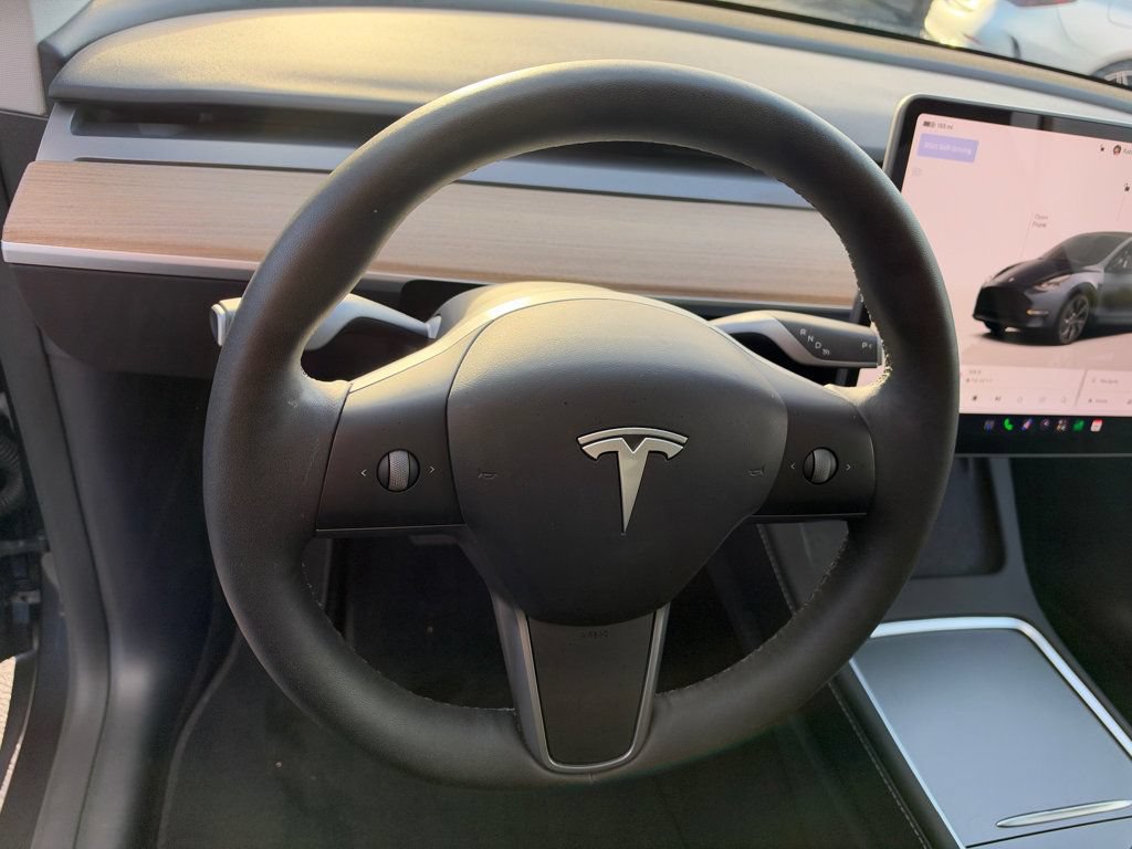 Used 2025 Tesla Model Y Long Range RWD image 12