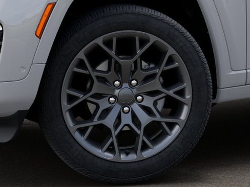 New 2025 Jeep Grand Cherokee Summit w/ Obsidian Package image 30