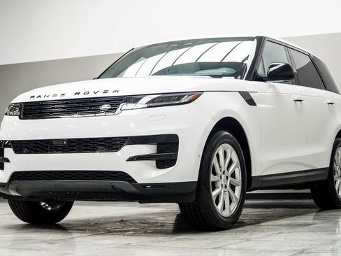 Used 2025 Land Rover Range Rover Sport SE AWD/4WD image 9