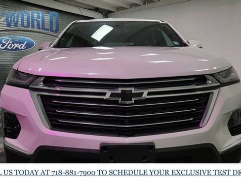 Used 2022 Chevrolet Traverse LT w/ LT Premium Package image 3