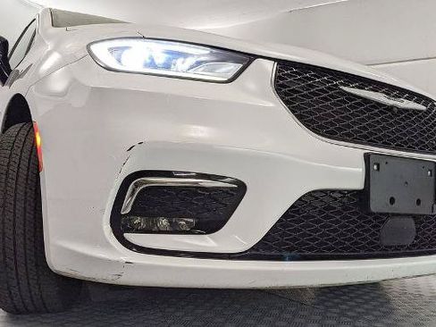 Used 2024 Chrysler Pacifica Touring-L FWD image 8