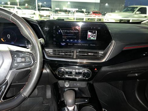 Used 2024 Chevrolet Trax RS w/ Sunroof Package image 22