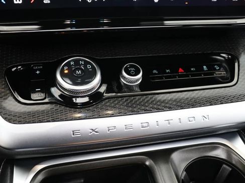 Used 2025 Ford Expedition Platinum w/ Stealth Performance Package AWD/4WD image 23