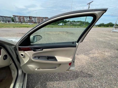 Used 2009 Chevrolet Impala LTZ FWD image 30