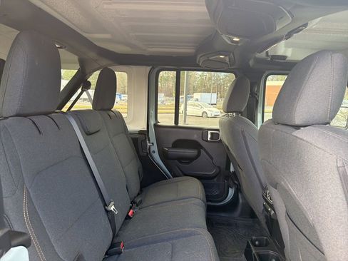 Used 2024 Jeep Wrangler Sport S image 19