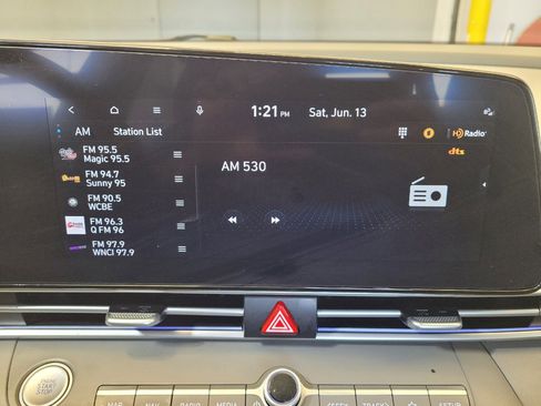 Used 2024 Hyundai Elantra SEL FWD image 25
