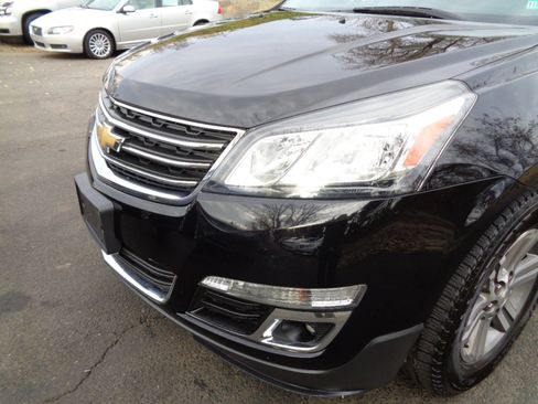 Used 2017 Chevrolet Traverse LT image 9