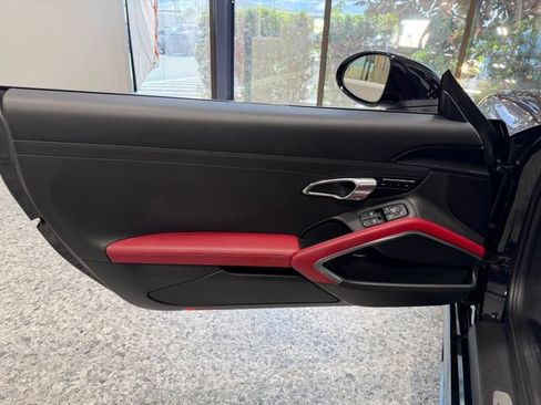 Used 2018 Porsche 718 Boxster S RWD image 19