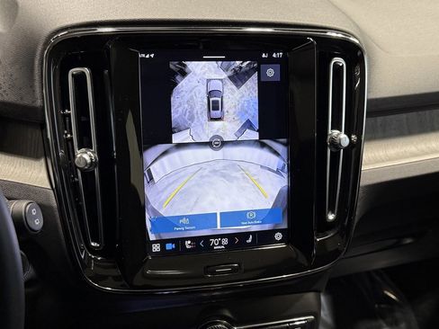 Used 2024 Volvo XC40 B5 Ultimate w/ Protection Package Premier image 11