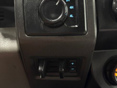 Used 2022 Ford F550 4x4 Crew Cab Super Duty w/ Power Equipment Group image 19