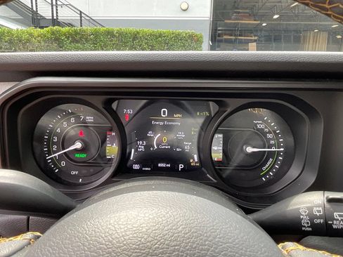 Used 2024 Jeep Wrangler Unlimited AWD/4WD image 13