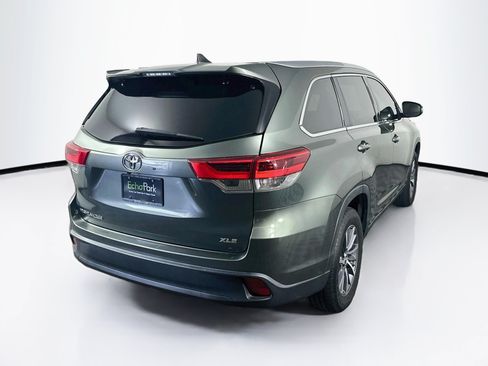 Used 2019 Toyota Highlander XLE FWD image 9