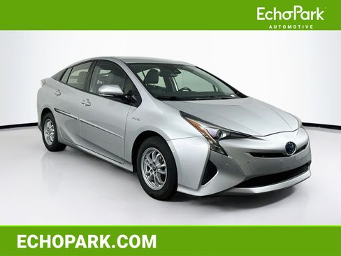 Used 2017 Toyota Prius Four FWD image 1