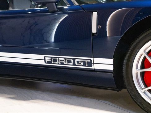 Used 2006 Ford GT RWD image 25